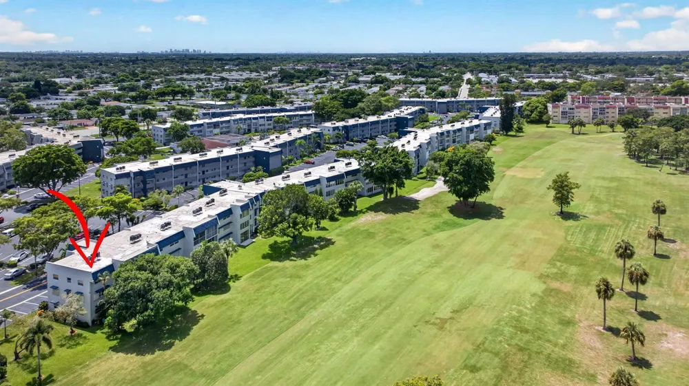 7827 GOLF CIR DRIVE #301 Margate, FL 33063