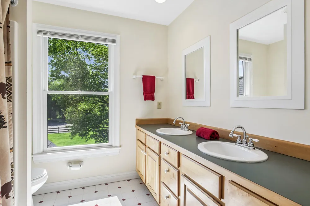 152 LAMBERTVILLE HQTS ROAD Stockton, NJ 08559