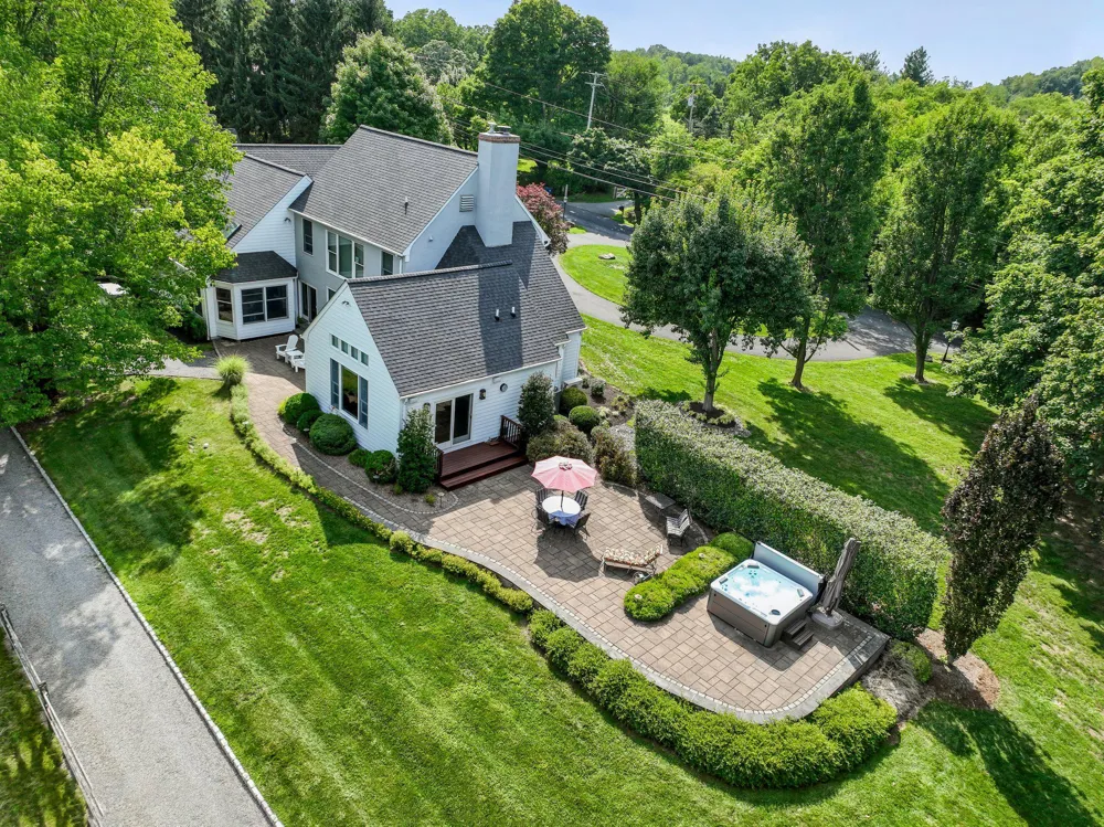 152 LAMBERTVILLE HQTS ROAD Stockton, NJ 08559