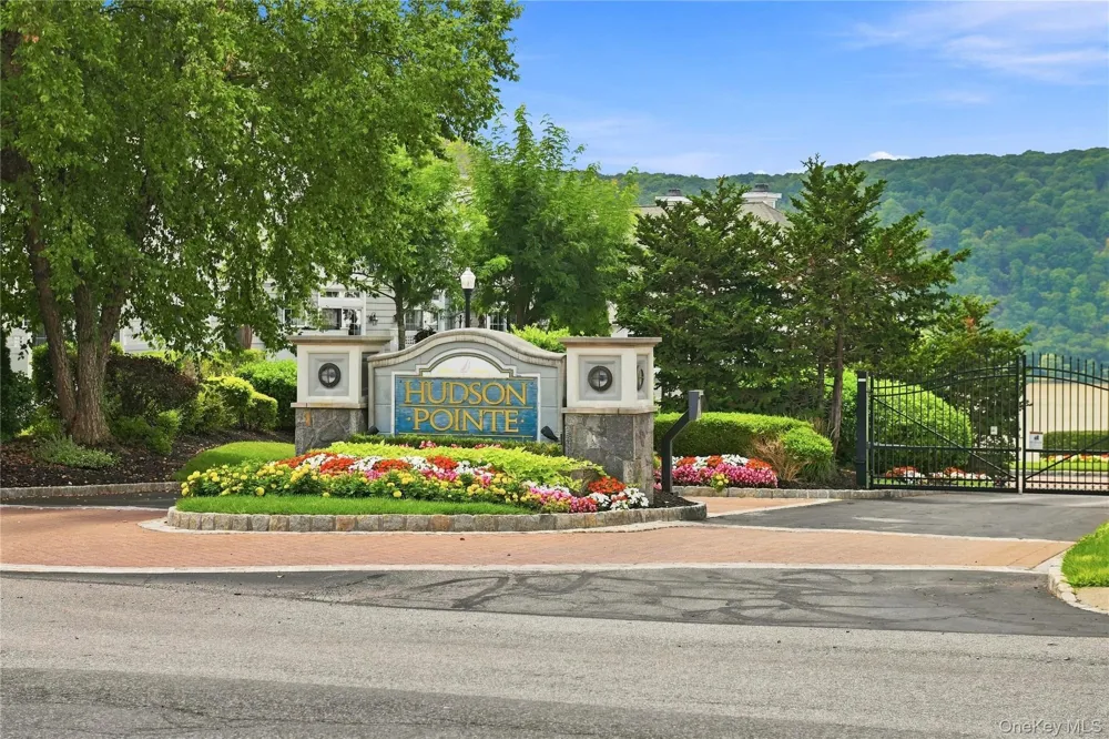 308 Bridgeview Drive Poughkeepsie, NY 12601