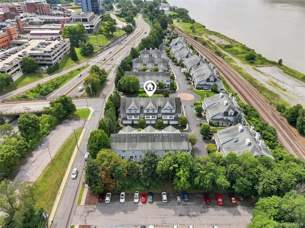 308 Bridgeview Drive Poughkeepsie, NY 12601