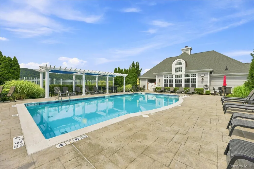 308 Bridgeview Drive Poughkeepsie, NY 12601
