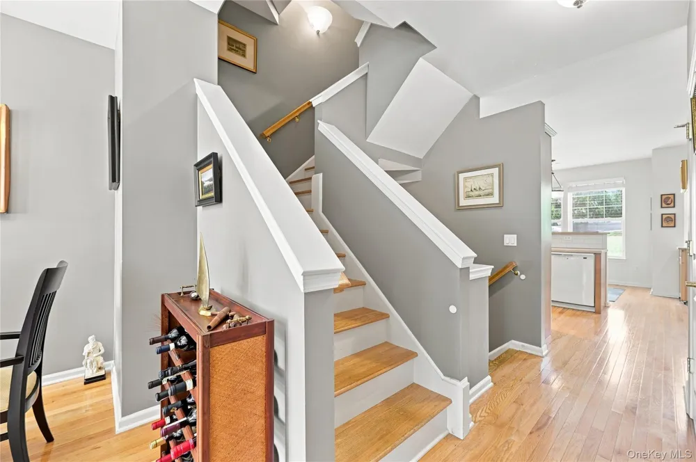 308 Bridgeview Drive Poughkeepsie, NY 12601