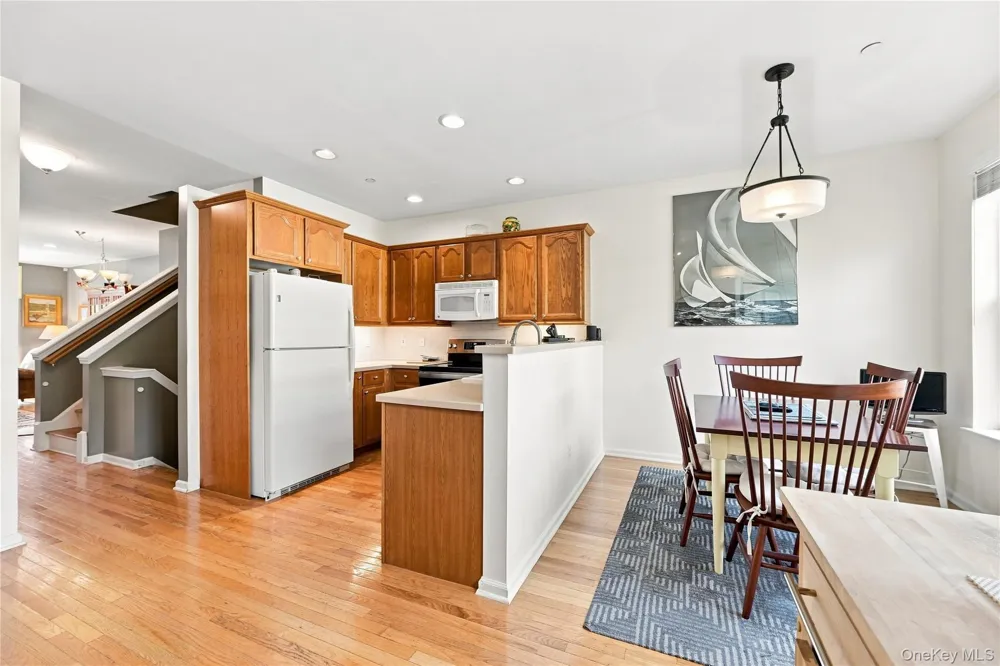308 Bridgeview Drive Poughkeepsie, NY 12601