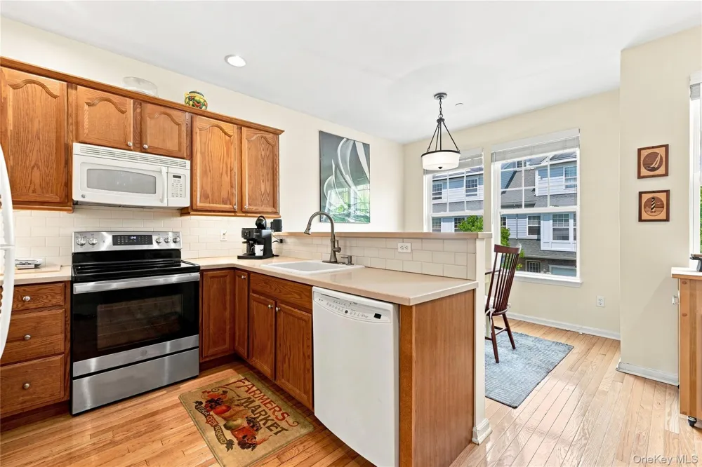 308 Bridgeview Drive Poughkeepsie, NY 12601
