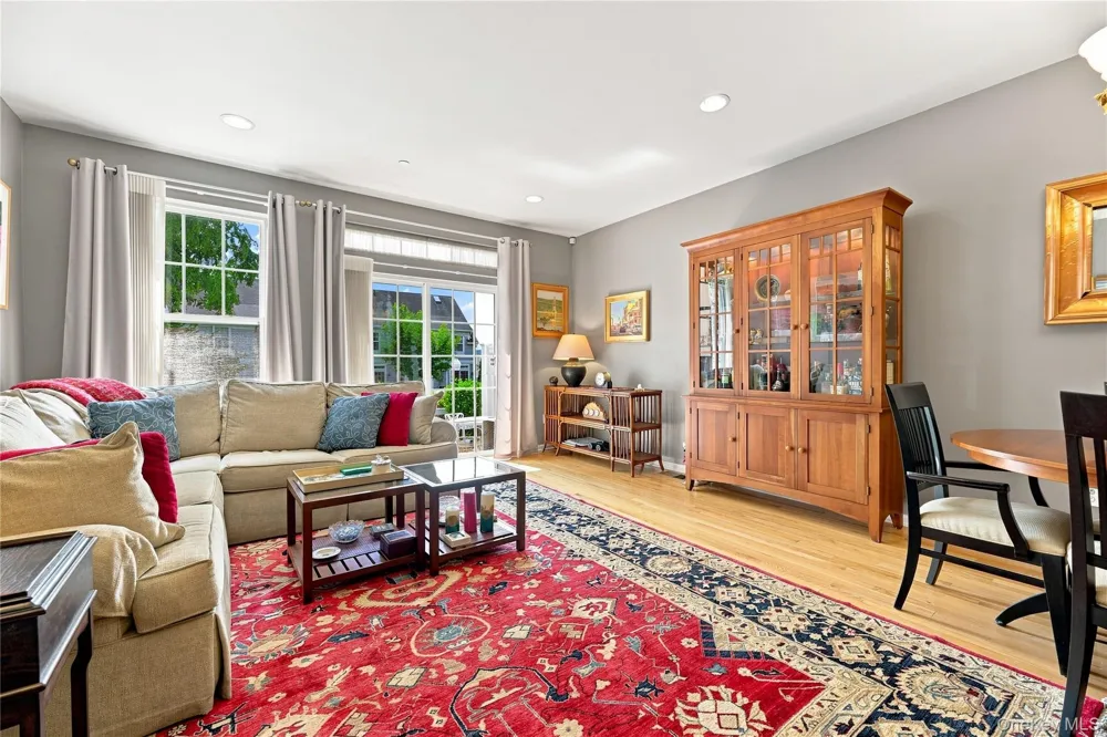 308 Bridgeview Drive Poughkeepsie, NY 12601
