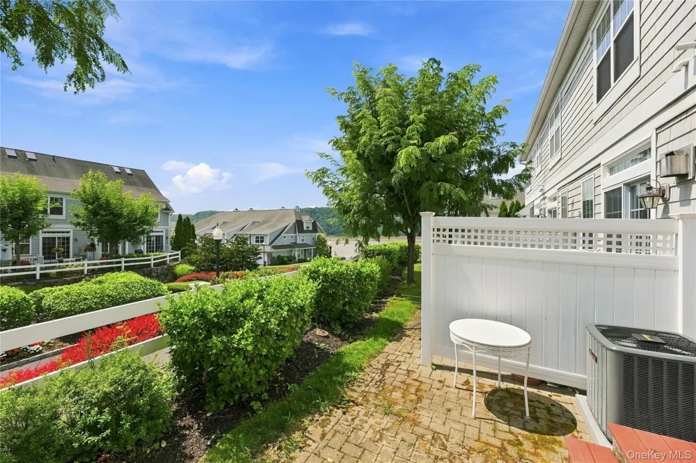 308 Bridgeview Drive Poughkeepsie, NY 12601