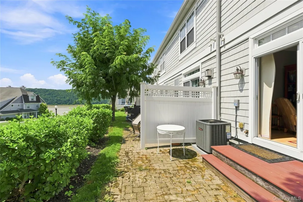 308 Bridgeview Drive Poughkeepsie, NY 12601
