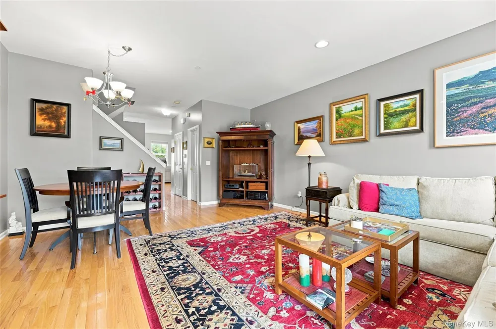 308 Bridgeview Drive Poughkeepsie, NY 12601