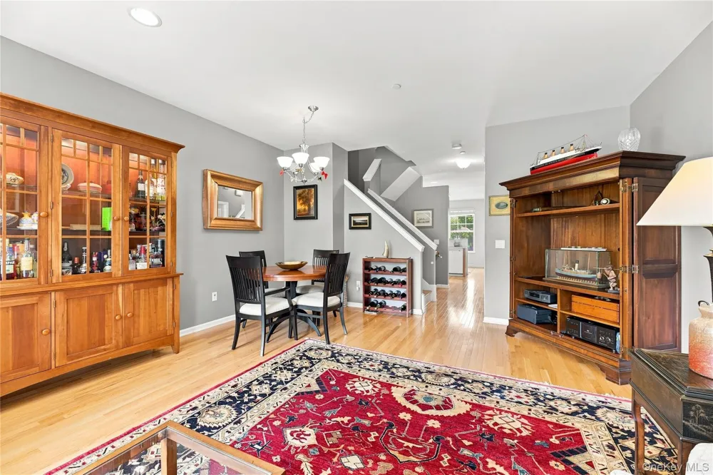 308 Bridgeview Drive Poughkeepsie, NY 12601