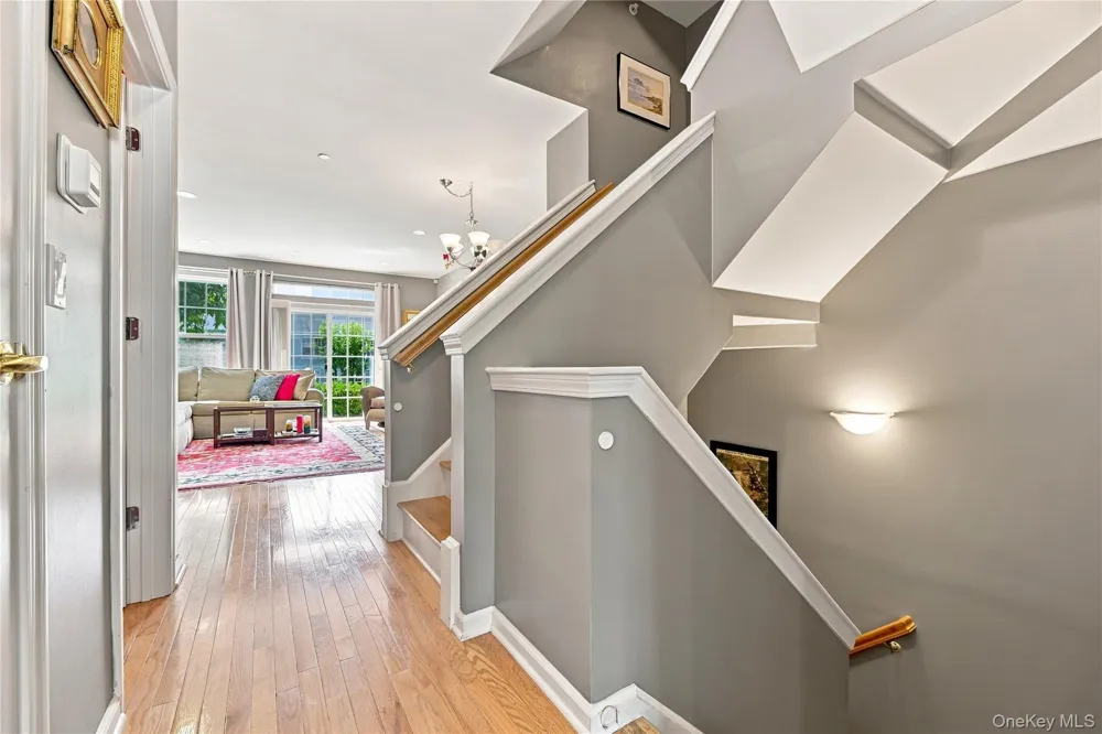 308 Bridgeview Drive Poughkeepsie, NY 12601