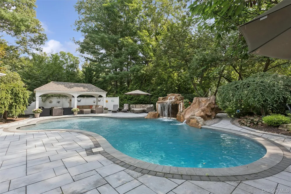 38 Riverview Terrace Smithtown, NY 11787