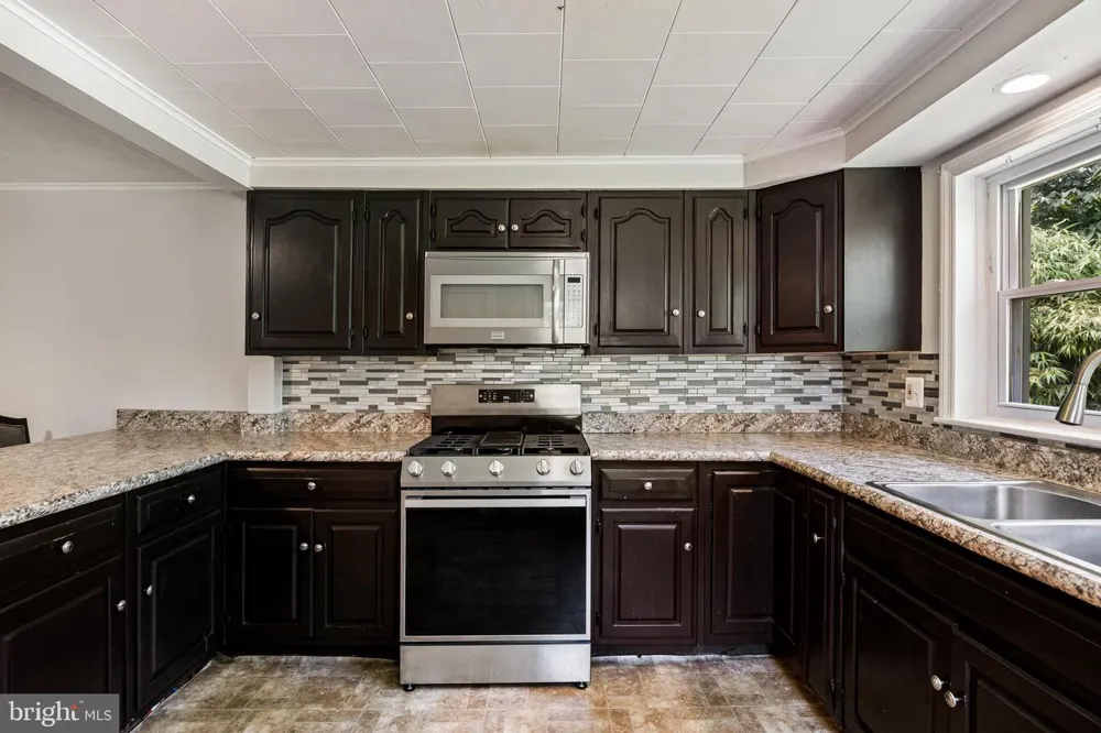 33 OREGON AVENUE Mount Laurel, NJ 08054