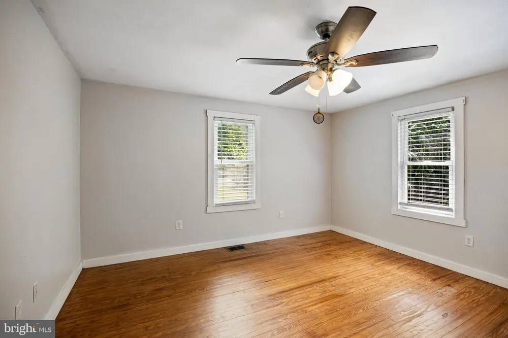 33 OREGON AVENUE Mount Laurel, NJ 08054