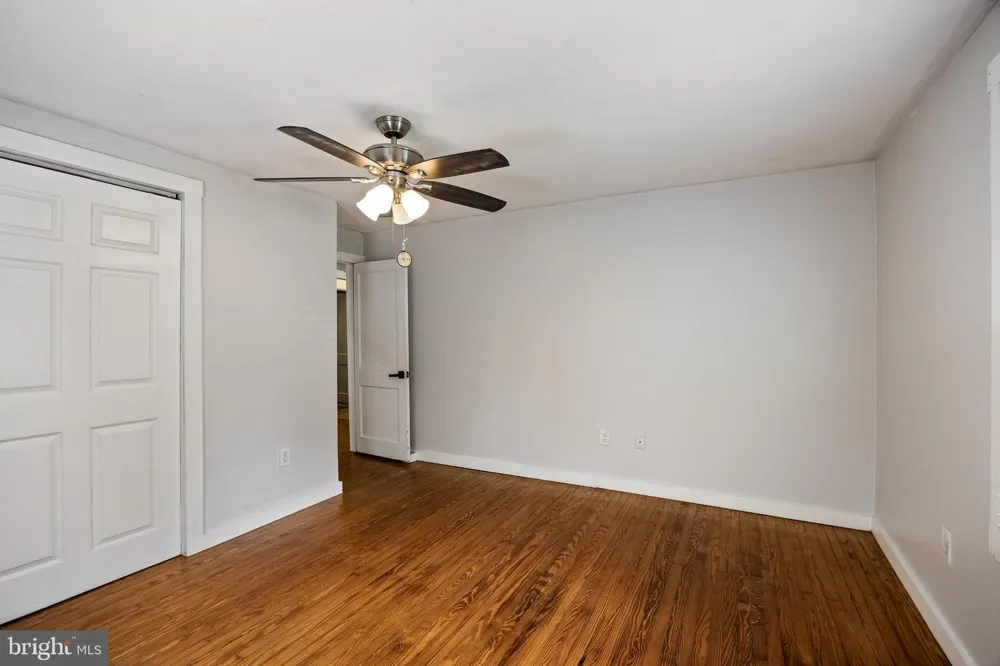 33 OREGON AVENUE Mount Laurel, NJ 08054