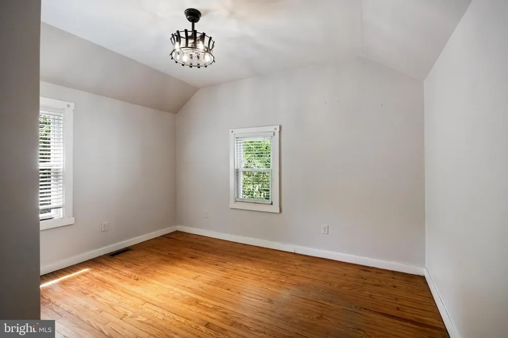 33 OREGON AVENUE Mount Laurel, NJ 08054