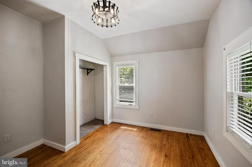 33 OREGON AVENUE Mount Laurel, NJ 08054