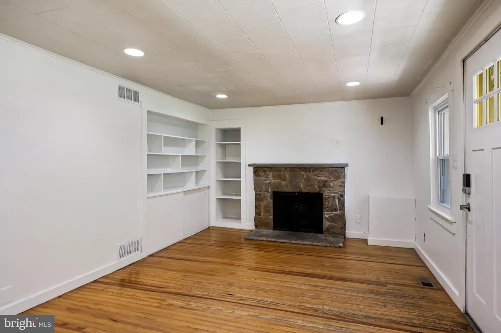 33 OREGON AVENUE Mount Laurel, NJ 08054