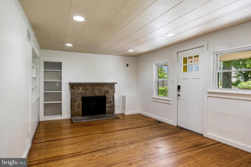 33 OREGON AVENUE Mount Laurel, NJ 08054