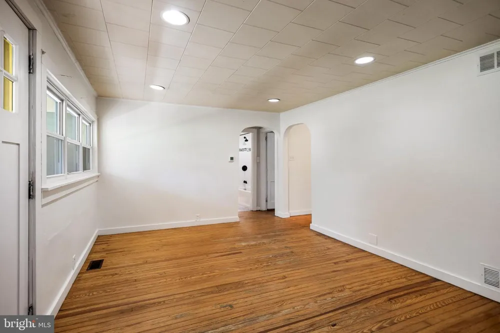 33 OREGON AVENUE Mount Laurel, NJ 08054