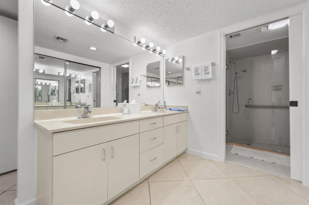 6434 SE Brandywine Court #Apt 105 Stuart, FL 34997