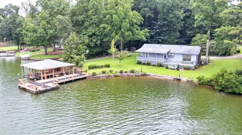 52 Lee Road 805