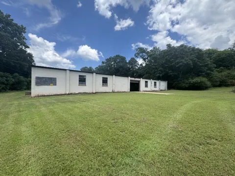 123 Railroad Avenue