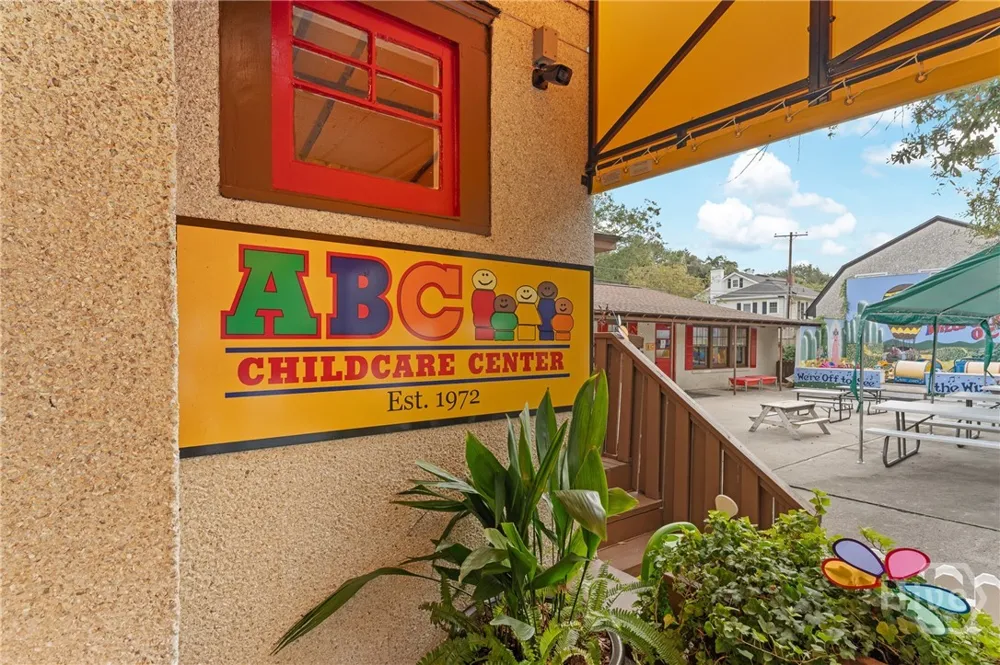 1106 E 48th Street Savannah, GA 31404