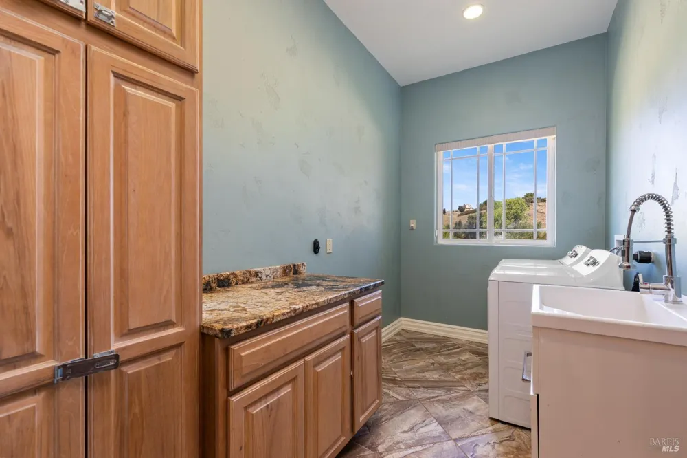 3345 Ackley Road Lakeport, CA 95453