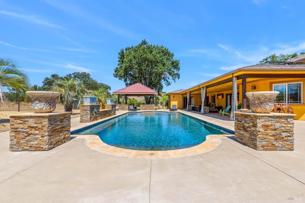 3345 Ackley Road Lakeport, CA 95453