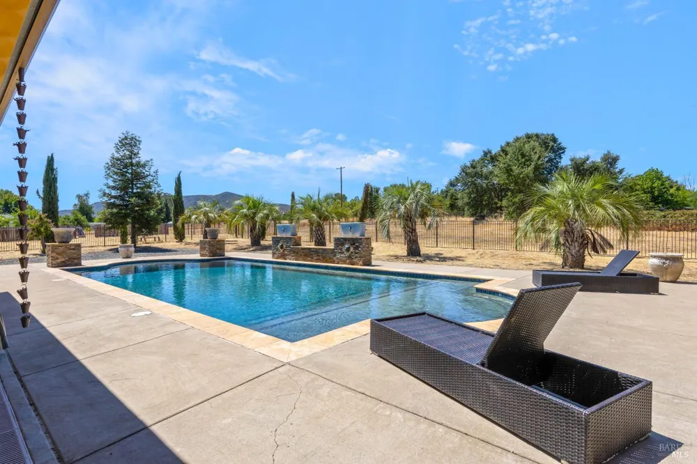 3345 Ackley Road Lakeport, CA 95453