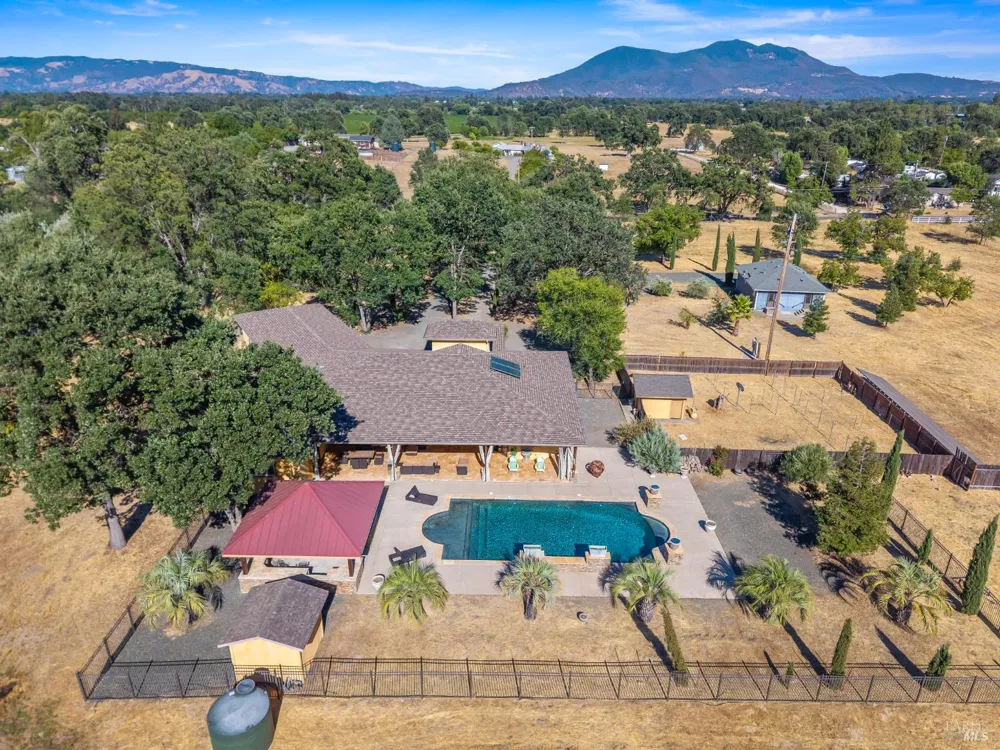 3345 Ackley Road Lakeport, CA 95453