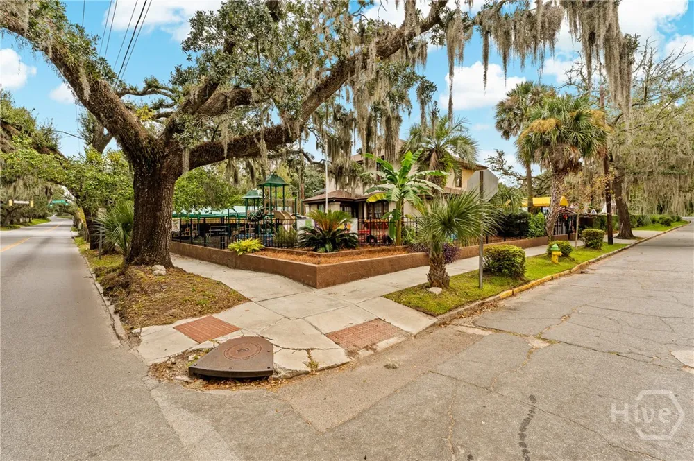 1106 E 48th Street Savannah, GA 31404