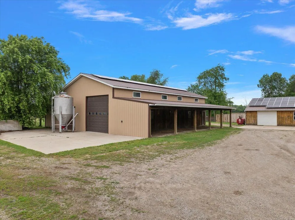 805 W Moore Road Grant, MI 49327