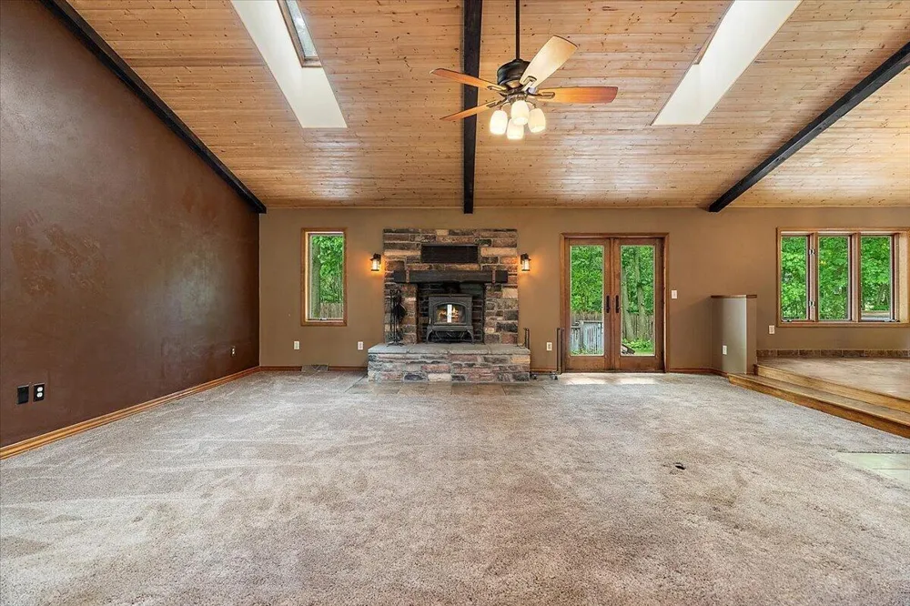 805 W Moore Road Grant, MI 49327