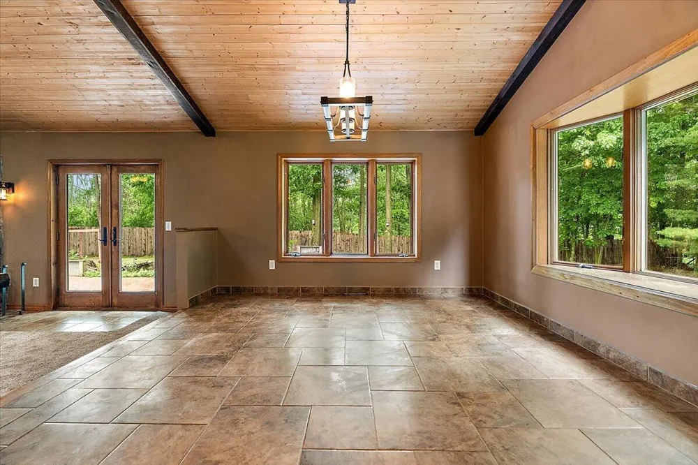 805 W Moore Road Grant, MI 49327
