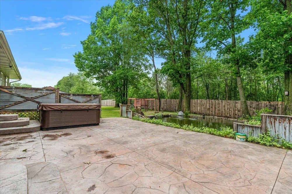 805 W Moore Road Grant, MI 49327
