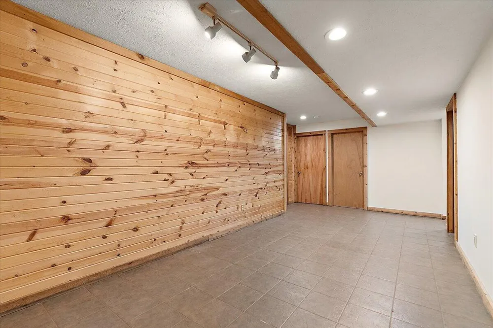 805 W Moore Road Grant, MI 49327