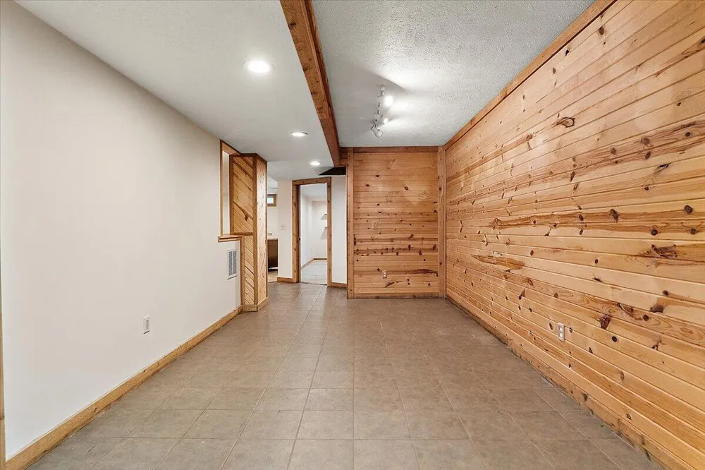 805 W Moore Road Grant, MI 49327