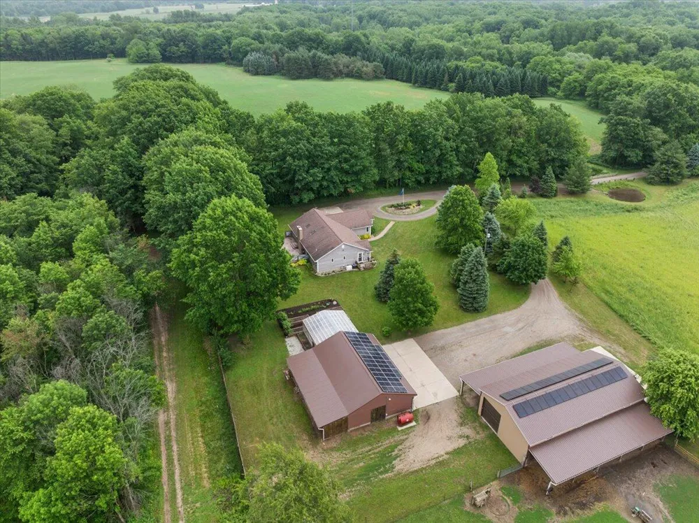 805 W Moore Road Grant, MI 49327