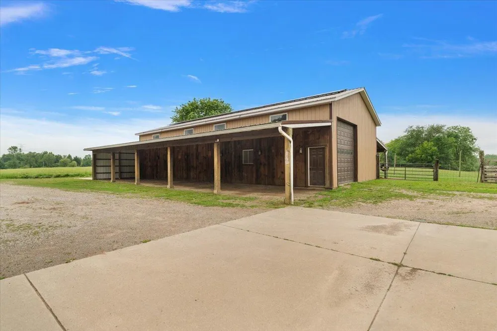 805 W Moore Road Grant, MI 49327