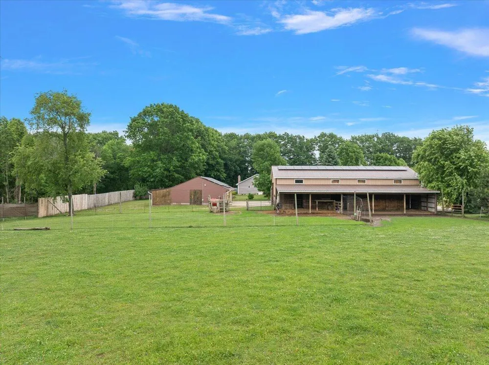 805 W Moore Road Grant, MI 49327