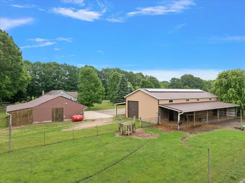 805 W Moore Road Grant, MI 49327
