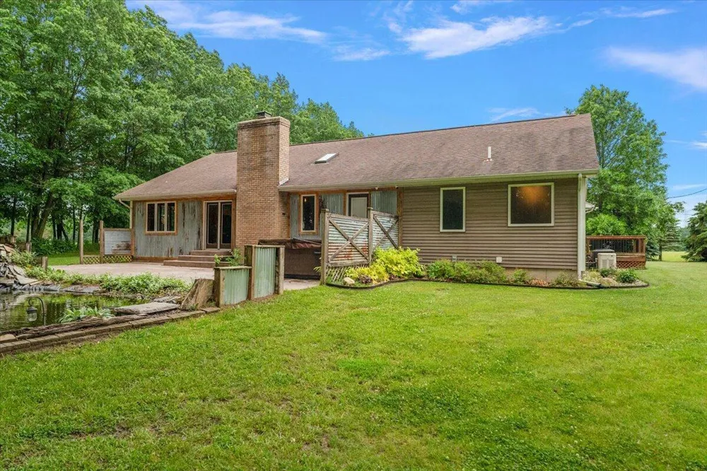 805 W Moore Road Grant, MI 49327