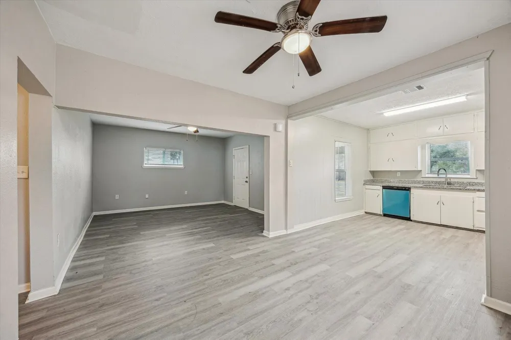 710 E Magnolia Street Angleton, TX 77515