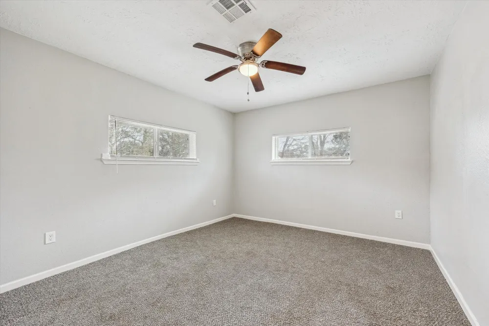 710 E Magnolia Street Angleton, TX 77515
