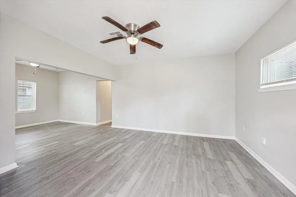 710 E Magnolia Street Angleton, TX 77515