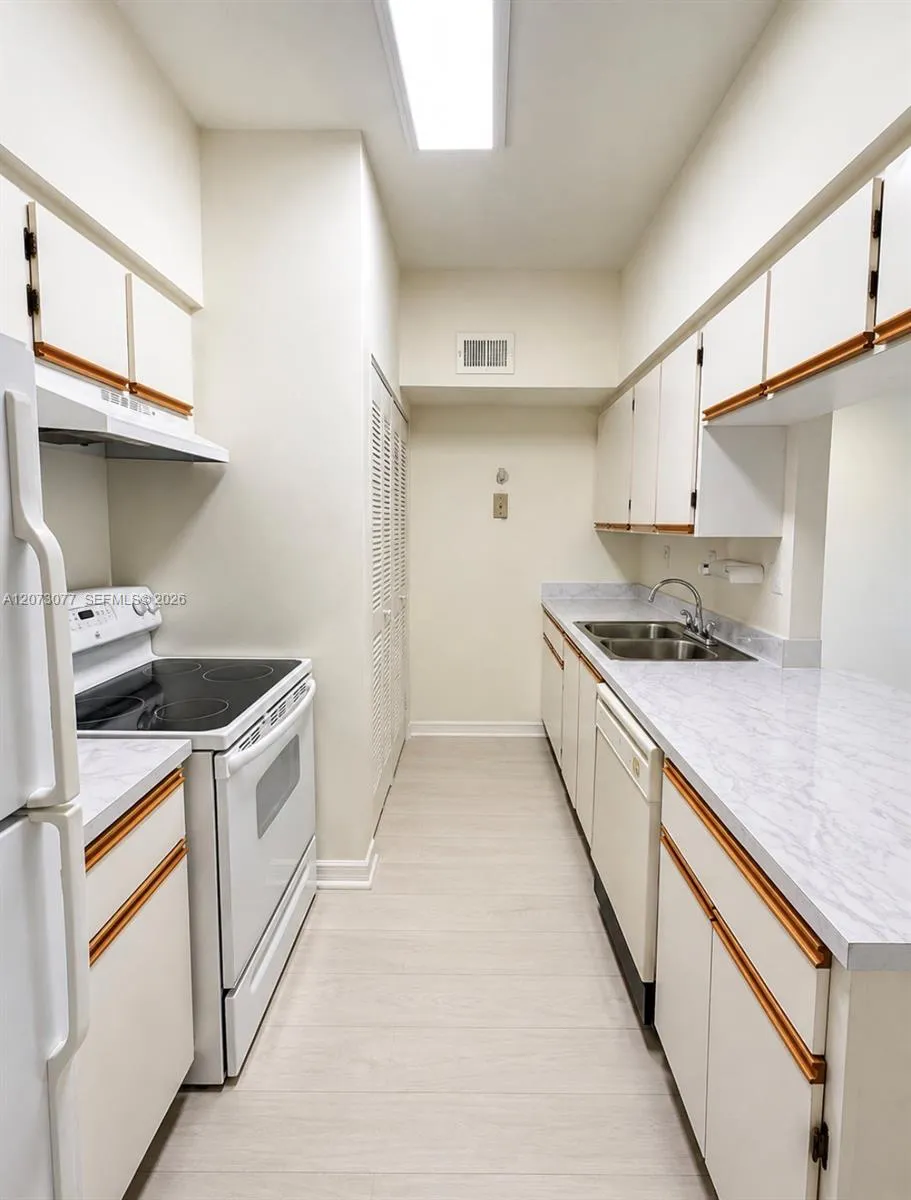 18316 NW 68th Ave #I Hialeah, FL 33015