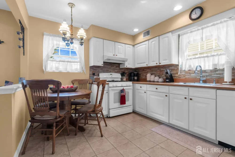 266 Thomas Street Woodbridge Proper, NJ 07095