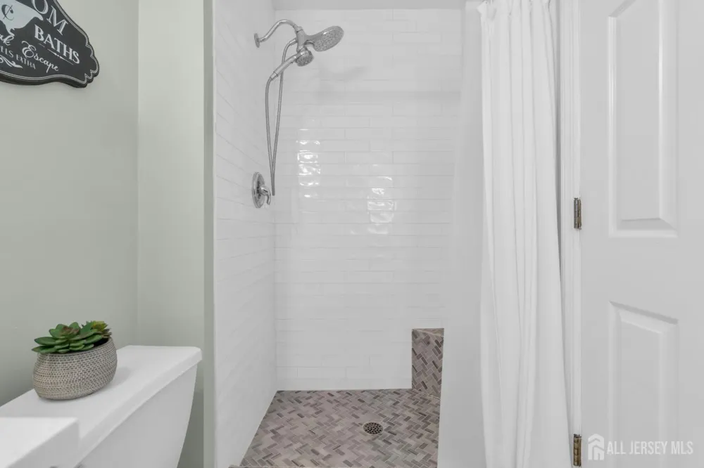 266 Thomas Street Woodbridge Proper, NJ 07095